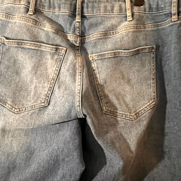 Boden Light Blue Relaxed Men's Jeans - Picture 4 of 9